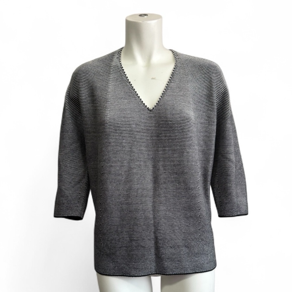 Uniqlo Black Textured Knit Sweater Womens Medium V- Neck 3/4 Sleeve Minimalist - Picture 7 of 16